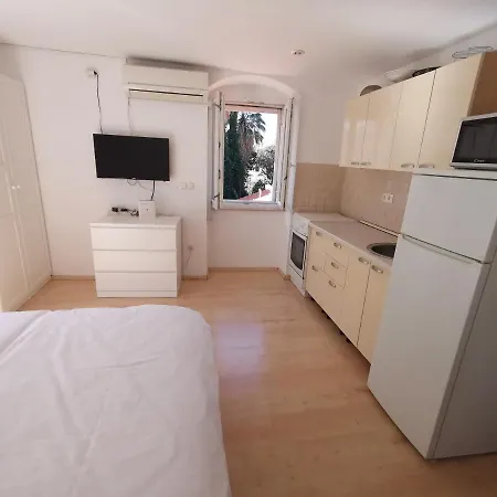 Modern In A Superb Location Apartament Split